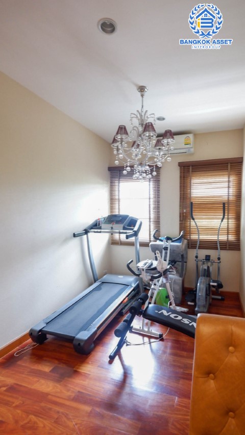 บ้านเดี่ยวมือสองย่านนนทบุรีฯ ม.คาซ่าแกรนด์ รัตนาธิเบศร์-ราชพฤกษ์ เนื้อที่กว้างขวางมากถึง 111 ตร.ว. ฟังก์ชัน 4 ห้องนอน 5 ห้องน้ำ ที่จอดรถ 5 คัน แถมฟรี! เครื่องปรับอากาศ 7 เครื่อง บนทำเลแห่งการเดินทาง ใกล้รถไฟฟ้าสายสีม่วง "สถานีบางรักใหญ่"...